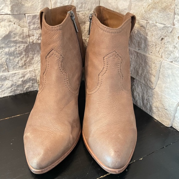 Frye Reina Bootie Suede Tan Taupe 9M 2” Heel Side Zipper - Picture 2 of 7